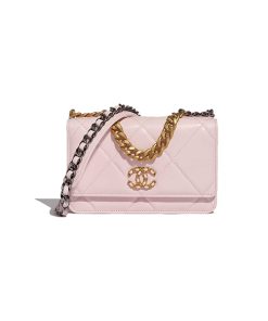 Chanel 19 Wallet On Chain Pink like authentic sử dụng chất liệu da cừu, được làm hoàn toàn bằng thủ công, chuẩn 99% so với chính hãng, full box và phụ kiện, hỗ trợ trả góp bằng thẻ tín dụng