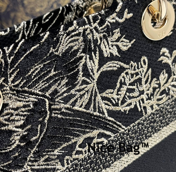Dior MEDIUM LADY D-LITE BAG Black Multicolor Dior Jardin d'Hiver Embroidered Cotton with Velvet and Metallic Thread like authentic, cam kết chất lượng 99% so với chính hãng, được thêu hoàn toàn bằng thủ công, sử dụng cùng loại chất liệu so với hãng, hỗ trợ trả góp bằng thẻ tín dụng