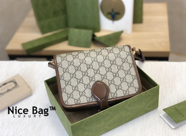 Gucci Mini Shoulder Bag With Interlocking Brown G 671620 92TCG 8563 like authentic chuẩn 99% so với chính hãng, sử dụng chất liệu da bò nguyên bản như chính hãng, sản xuất hoàn toàn bằng thủ công, full box và phụ kiện, hỗ trợ trả góp bằng thẻ tín dụng