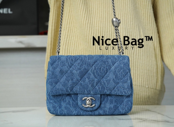 chanel Mini Flap Bag Denim & Silver-Tone Metal Blue like authentic sử dụng chất liệu nguyên bản so với chính hãng, chuẩn 99% full box và phụ kiện, hỗ trợ trả góp bằng thẻ tín dụng, nhận ship toàn quốc