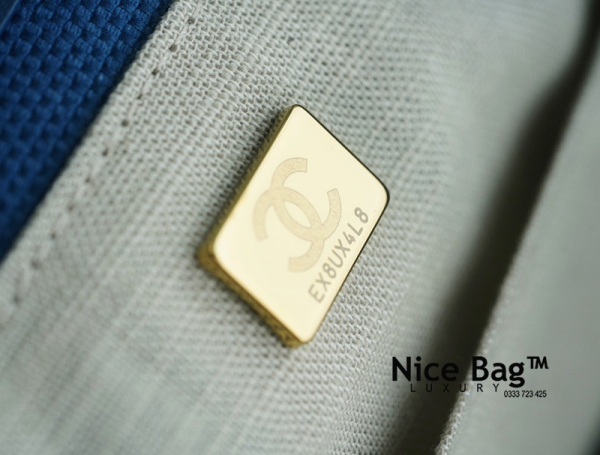 Chanel SHOPPING MAXI Bag 2023 Blue Like authentic sử dụng chất liệu Cotton, Da bê & Kim loại mạ vàng Xanh dương & Trắng nguyên bản như chính hãng, chuẩn 99% full box và phụ kiện, hỗ trợ trả góp bằng thẻ tín dụng