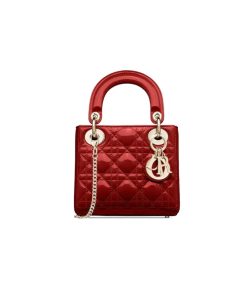 Dior Lady Mini Bag Cherry Red like authentic chuẩn 99% so với chính hãng, sử dụng chất liệu da bò nguyên bản như chính hãng, màu cherry đỏ hiệu ứng bóng, được làm thủ công 100% cam kết chất lượng, full box và phụ kiện, hỗ trợ trả góp