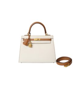 Hermès Kelly 25 HSS Craie & Biscuit Epsom like authentic sử dụng chất liệu da bò nhập ý, bên trong sử dụng chất liệu da cừu nguyên bản như chính hãng, được may thủ công tay 100% cam kết chuẩn 99% so với chính hãng, dùng không ai biết, hỗ trợ trả góp bằng thẻ tín dụng