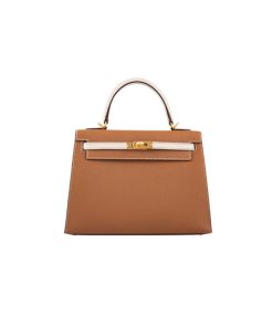 Hermes Kelly 28 HSS Gold And Craie Epsom With Brushed Gold Hardware like authentic, sử dụng chất liệu da bò dập vân nhập ý nguyên bản như chính hãng, sản xuất hoàn toàn bằng thủ công ( may tay 100% ) cam kết chất lượng tốt nhất chuẩn 99% so với chính hãng, full box và phụ kiện, hỗ trợ trả góp bằng thẻ tín dụng