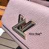 LV Twist MM Bag Pink like authentic sử dụng chất liệu da bò nguyên bản như chính hãng, kim loại mạ vàng, cam kết chất lượng đạt 99% so với chính hãng, full box và phụ kiện, hỗ trợ trả góp bằng thẻ tín dụng