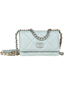 Chanel 19 Wallet On Chain Blue like authentic sử dụng chất liệu da cừu nguyên bản như chính hãng, được làm hoàn toàn thủ công, chuẩn 99% full box và phụ kiện, hỗ trợ trả góp bằng thẻ tín dụng,