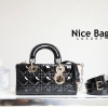 Dior Small Lady D-Joy Bag Black Patent Cannage Calfskin like authentic sử dụng chất liệu da bò nguyên bản như chính hãng, được sản xuất hoàn toàn bằng thủ công, cam kết chất lượng chuẩn 99% so với chính hãng, full box và phụ kiện