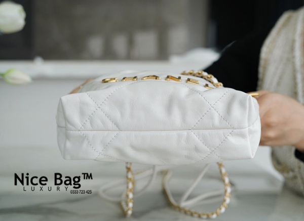 Chanel 22 Mini Handbag white cam kết chất lượng tốt nhất, sử dụng chất liệu da bò nguyên bản như chính hãng, sản xuất hoàn toàn bằng thủ công, chuẩn 99%, full box và phụ kiện, hỗ trợ trả góp bằng thẻ tín dụng