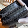 Hermes Constance 18cm Noir Alligator Crocodile Black sử dụng chất liệu da cá sấu tự nhiên bắc mỹ, được may thủ công 100%, full box và phụ kiện, cam kết chất lượng tốt nhất chuẩn 99% so với chính hãng, hỗ trợ trả góp bằng thẻ tín dụng