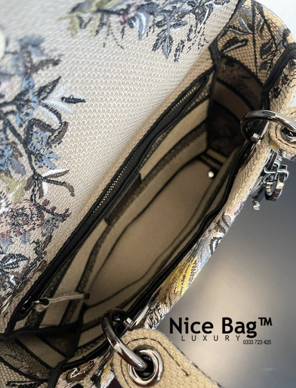 Dior Lady D-Lite Medium Bag Beige Multicolor Dior Jardin d'Hiver Embroidery like authentic sử dụng chất liệu nguyên bản như chính hãng, full box và phụ kiện, cam kết chất lượng chuẩn 99% so với chính hãng, full box và phụ kiện