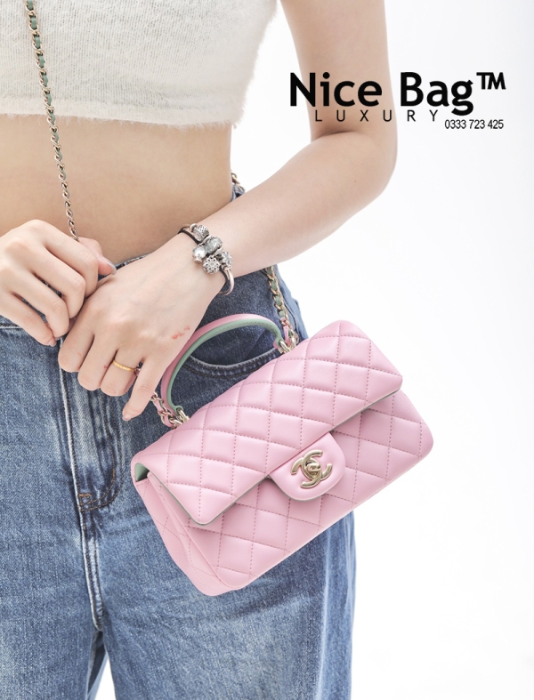 Chanel Mini Flap Bag With Top Handle Lambskin Pink sử dụng chất liệu da cừu, chuẩn 99% so với chính hãng, full box và phụ kiện, hỗ trợ trả góp bằng thẻ tín dụng
