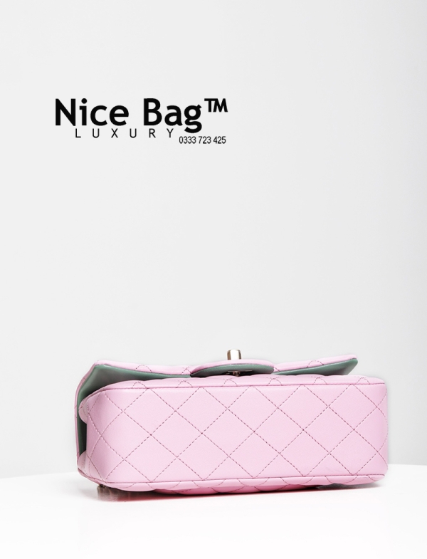 Chanel Mini Flap Bag With Top Handle Lambskin Pink sử dụng chất liệu da cừu, chuẩn 99% so với chính hãng, full box và phụ kiện, hỗ trợ trả góp bằng thẻ tín dụng