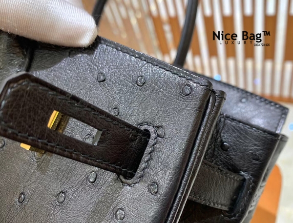 Hermes Birkin 30 Black Ostrich Rose Gold Hardware sử dụng chất liệu da đà điểu tự nhiên, được may thủ công 100%, cam kết chất lượng chuẩn 99% so với chính hãng, full box và phụ kiện, hỗ trợ trả góp bằng thẻ tín dụng