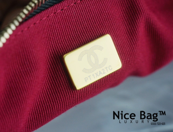 Túi Chanel Hobo Mimax AS4339 B13833 94305 chất lượng like authentic sử dụng chất liệu da bê, kim loại màu vàng, full box và phụ kiện, hỗ trợ trả góp bằng thẻ tín dụng