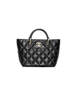 Chanel 23B Vegetable Basket Handbag Black Sheepskin like authentic sử dụng chất liệu da cừu nguyên bản như chính hãng, được may thủ công, chuẩn 99% so với chính hãng, full box và phụ kiện, hộ trợ trả góp bằng thẻ tín dụng