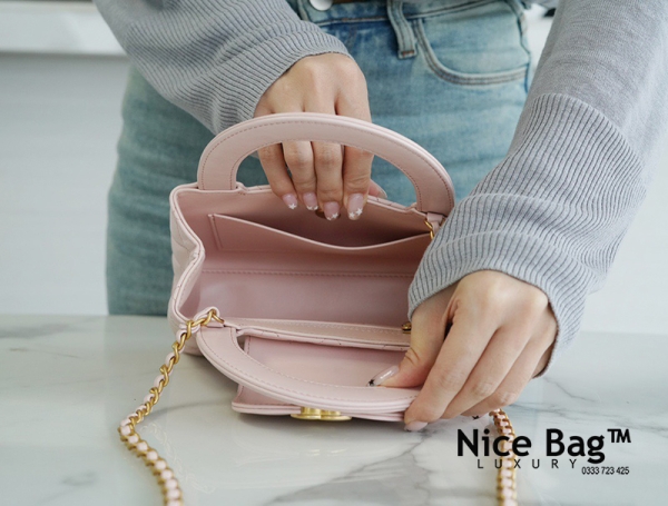 Chanel Kelly 2023 Bag Pink chất lượng like authentic, cam kết chất lượng tốt nhất chuẩn 99% so với chính hãng, full box và phụ kiện, hỗ trợ trả góp bằng thẻ tín dụng, miễn phí ship toàn quốc