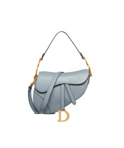 Saddle Bag with Strap Cloud Blue Goatskin like authentic chuẩn 99% so với chính hãng, sử dụng chất liệu da bê, may thủ công, full box và phụ kiện, hỗ trợ trả góp bằng thẻ tín dụng.