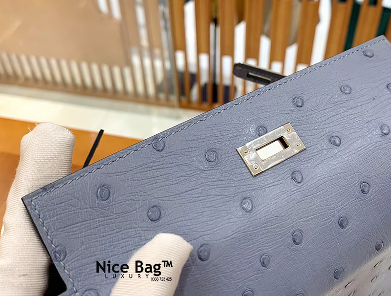 Hermes Kelly Sellier 25 Gris Agate Verso Ostrich Permabrass Hardware like authentic chuẩn 99% so với chính hãng, được may thủ công 100%, được sử dụng da đà điểu tự nhiên châu phi, full box và phụ kiện, hỗ trợ trả góp bằng thẻ tín dụng, miễn phí ship toàn quốc