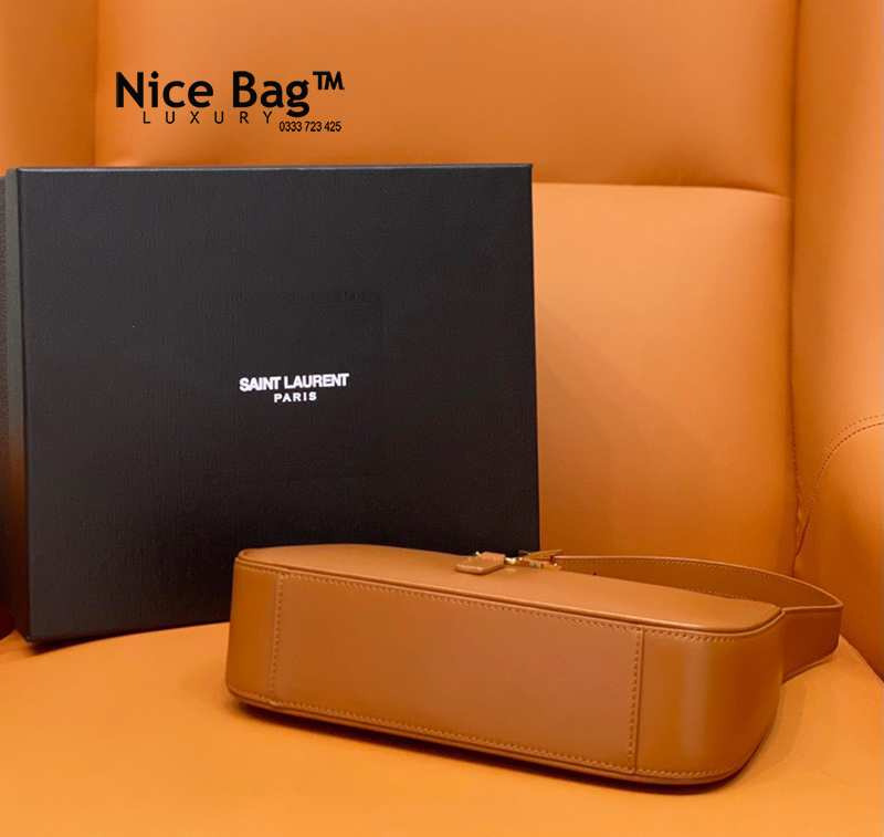 Túi Saint Laurent YSL Le 5 À 7 Hobo Bag Brown like authentic chuẩn 99% so với chính hãng, sử dụng chất liệu da bê, full box và phụ kiện, hỗ trợ trả góp bằng thẻ tín dụng, miễn phí ship toàn quốc, có hỗ trợ ship quốc tế