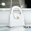 Chanel Kelly Bag White like authentic chuẩn 99% so với chính hãng, sử dụng chất liệu da bê hiệu ứng bóng, full box và phụ kiện, hỗ trợ trả góp bằng thẻ tín dụng
