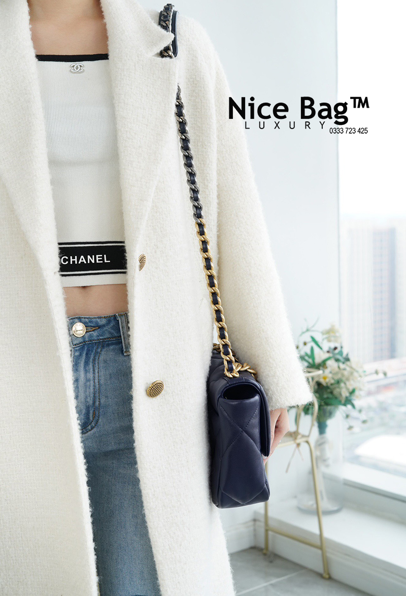 Túi Chanel 19 Bag Small Navy Blue like authentic chuẩn 99% so với chính hãng, sử dụng chất liệu da cừu, cam kết chất lượng tốt nhất, full box và phụ kiện, hỗ trợ trả góp bằng thẻ tín dụng