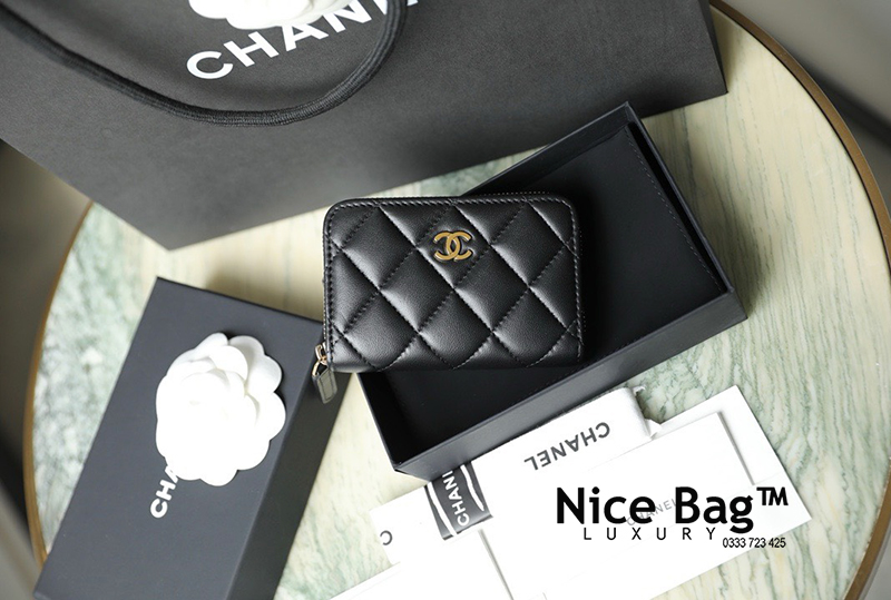 Chanel Classic Zipped Coin Purse Black Gold SHW Lambskin like authentic chuẩn 99% so với chính hãng, cam kết chất lượng tốt nhất, sử dụng chất liệu da cừu, full box và phụ kiện, hỗ trợ trả góp bằng thẻ tín dụng, miễn phí ship toàn quốc