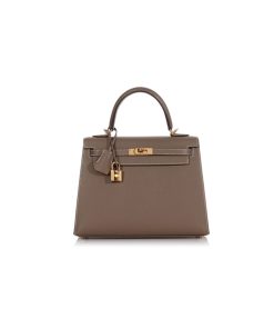 Túi Hermes Kelly Sellier 25 Etoupe Epsom Gold Hardware chất lượng like authentic, cam kết chất lượng tốt nhất chuẩn 99% so với chính hãng, được sử dụng chất liệu da epsom, may thủ công 100%, full box và phụ kiện, hỗ trợ tar góp bằng thẻ tín dụng, miễn phí ship toàn quốc