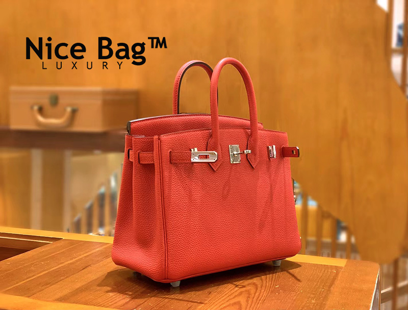 Túi Hermes Birkin Bag 30 Rouge Tomate Clemence Leather Silver Hardware chất lượng like authentic, cam kết chất lượng tốt nhất, chuẩn 99% so với chính hãng, cam kết dùng không ai biết, sử dụng chất liệu da togo, được may thủ công 100%, dùng chỉ pháp, full box và phụ kiện, hỗ trợ trả góp bằng thẻ tín dụng