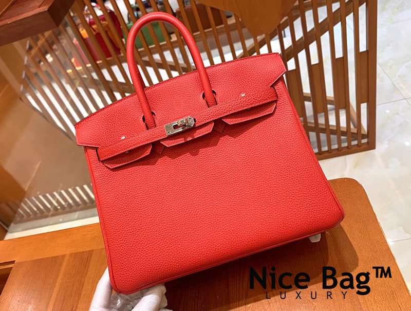 Túi Hermes Birkin Bag 30 Rouge Tomate Clemence Leather Silver Hardware chất lượng like authentic, cam kết chất lượng tốt nhất, chuẩn 99% so với chính hãng, cam kết dùng không ai biết, sử dụng chất liệu da togo, được may thủ công 100%, dùng chỉ pháp, full box và phụ kiện, hỗ trợ trả góp bằng thẻ tín dụng