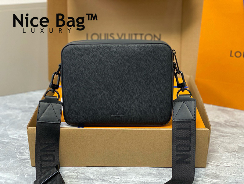 Túi Nam Lv Fastline Messenger Màu Đen M22482 Chất lượng like authetic, cam kết chất lượng tốt nhất, chuẩn 99% so với chính hãng, sử dụng chất liệu da bò, full box và phụ kiện, hỗ trợ trả góp bằng thẻ tín dụng