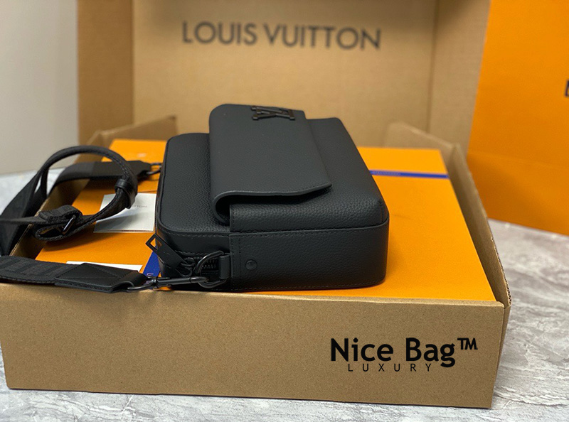 Túi Nam Lv Fastline Messenger Màu Đen M22482 Chất lượng like authetic, cam kết chất lượng tốt nhất, chuẩn 99% so với chính hãng, sử dụng chất liệu da bò, full box và phụ kiện, hỗ trợ trả góp bằng thẻ tín dụng