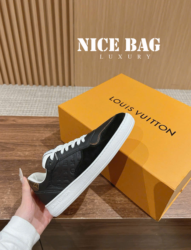 Giày LV Stadium Sneaker Noir Black 1ACUJ3 chất lượng like authentic, cam kết chất lượng tốt nhất, chuẩn 99% so với chính hãng, full box và phụ kiện, hỗ trợ trả góp bằng thẻ tín dụng.