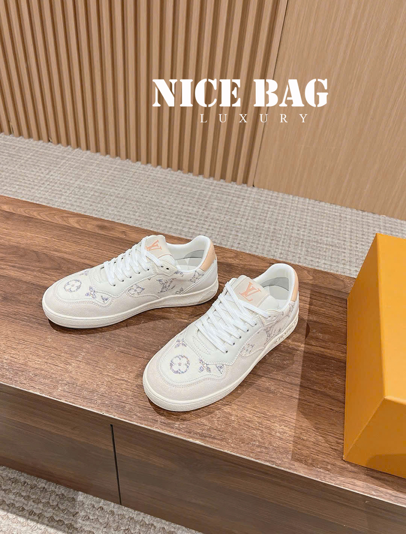 Giày LV Stadium Sneaker Trắng 1ACSPJ chất lượng like authentic chuẩn 99% so với chính hãng, full box và phụ kiện, hỗ trợ trả góp bằng thẻ tín dụng, miễn phí ship toàn quốc