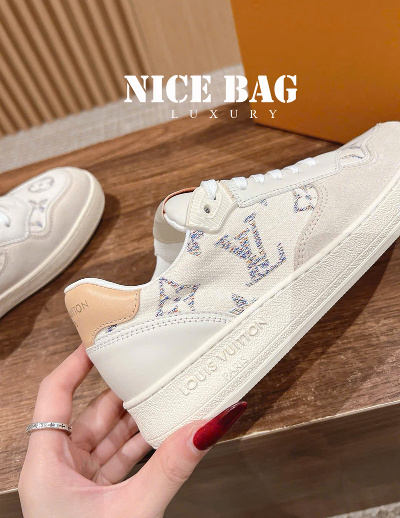 Giày LV Stadium Sneaker Trắng 1ACSPJ chất lượng like authentic chuẩn 99% so với chính hãng, full box và phụ kiện, hỗ trợ trả góp bằng thẻ tín dụng, miễn phí ship toàn quốc