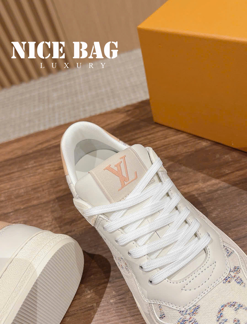 Giày LV Stadium Sneaker Trắng 1ACSPJ chất lượng like authentic chuẩn 99% so với chính hãng, full box và phụ kiện, hỗ trợ trả góp bằng thẻ tín dụng, miễn phí ship toàn quốc