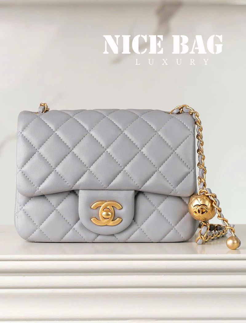 Túi Chanel Pearl Crush Mini Square Quilted Grey Lambskin Aged Gold Hardware Màu Xám chất lượng like authentic, chuẩn 99% so với chính hãng, sử dụng chất liệu da cừu, full box và phụ kiện, hỗ trợ tar góp bằng thẻ tín dụng