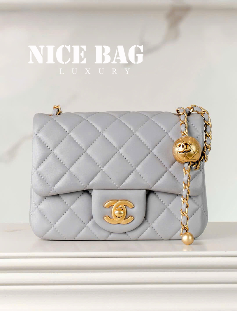 Túi Chanel Pearl Crush Mini Square Quilted Grey Lambskin Aged Gold Hardware Màu Xám chất lượng like authentic, chuẩn 99% so với chính hãng, sử dụng chất liệu da cừu, full box và phụ kiện, hỗ trợ tar góp bằng thẻ tín dụng