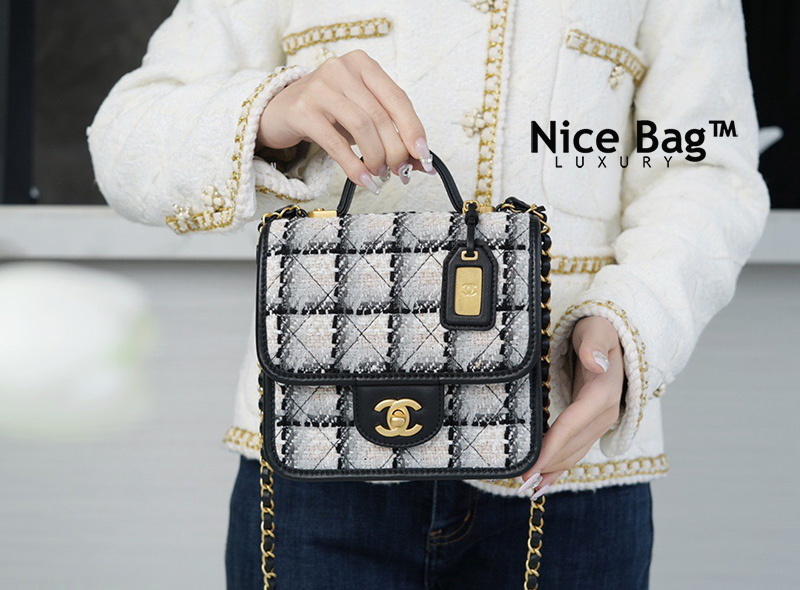 Túi Chanel 22k Small Flap Bag With Top Handle