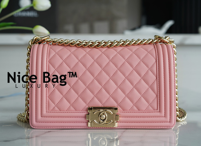 Túi Đeo Chéo Nữ Chanel Medium Boy Bag Màu Hồng Phấn